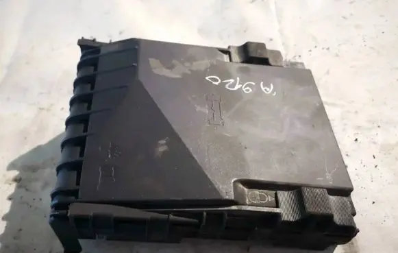 Skoda Superb B6 (3T) Fuse box cover 1k0937132f
