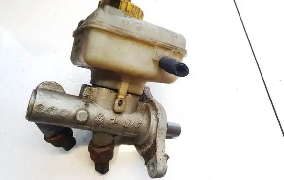 Master brake cylinder