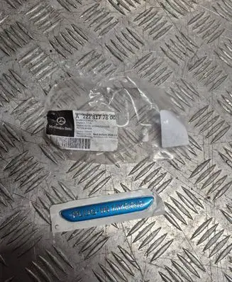 Mercedes-Benz C W205 Manufacturer badge logo/emblem A2228177800