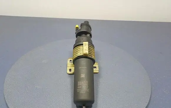 BMW X6 M Fuel filter housing 72424519