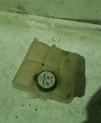 Ford Focus Coolant expansion tank/reservoir 8V618K218