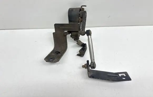 Nissan Juke I F15 Rear air suspension level height sensor 