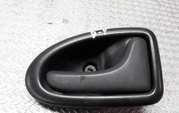 Opel Vivaro Front door interior handle 8200028995