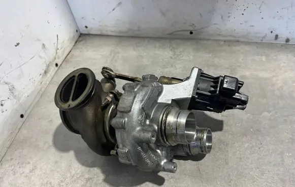 BMW 7 G11 G12 Turbo 8600290