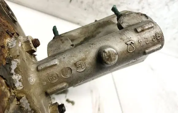 Renault Megane I Master brake cylinder b824