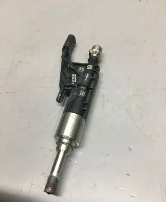 BMW 1 F20 F21 Fuel injector 0261500484 2616635