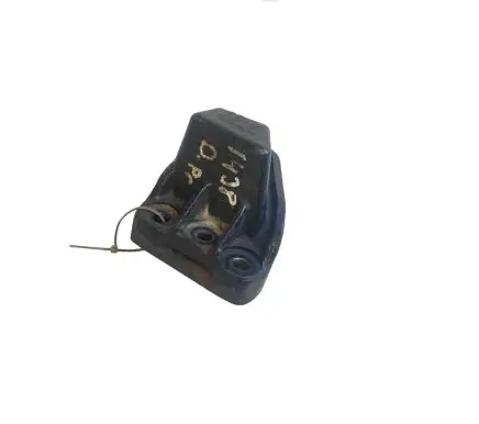 Hyundai i40 Engine mounting bracket H103