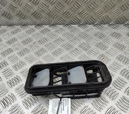 Volkswagen Tiguan Quarter panel pressure vent 571819945