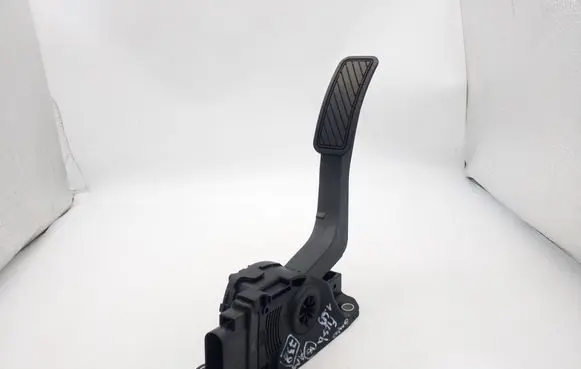 Ford Fiesta Accelerator throttle pedal 8V219F836AB 6PV00951720