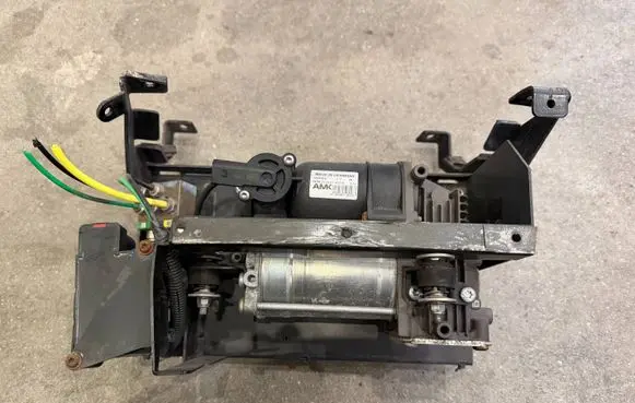 Mercedes-Benz Sprinter W907 W910 Air suspension compressor/pump 10R052321 215647BN251 1052130182A