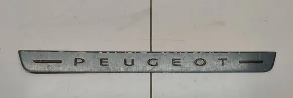 Peugeot 208 II Side skirt front trim 