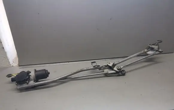 Nissan Note (E11) Front wiper linkage and motor 32264