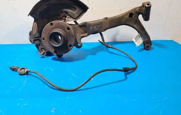 Audi A4 S4 B5 8D Front wheel hub spindle knuckle 8D0407257