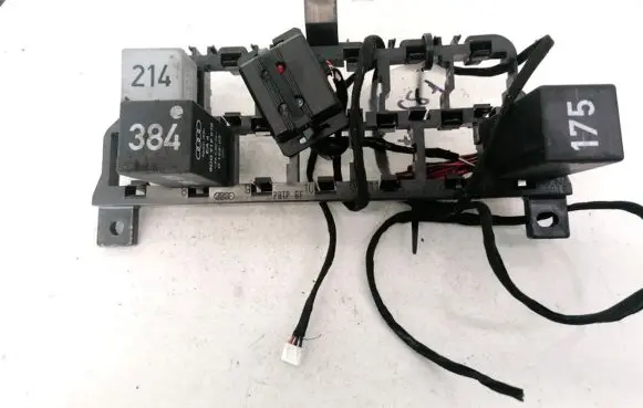 Volkswagen PASSAT B5 Fuse box set 8D0937503E