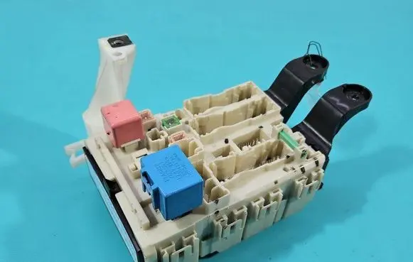 Toyota Avensis T270 Fuse box set 82730-05160-B IMPRK1503742