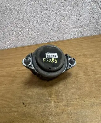 Mercedes-Benz C W204 Engine mount bracket A2122404217 F3083