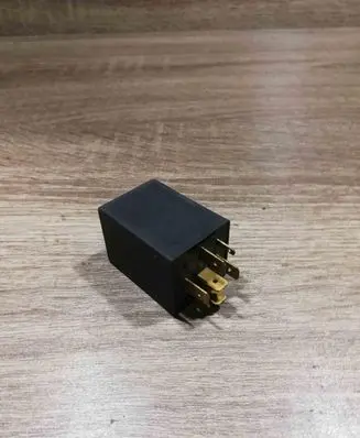 Opel Omega B2 Other relay 90069864