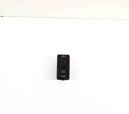 Volkswagen PASSAT B8 AUX in-socket connector 5G0035222F