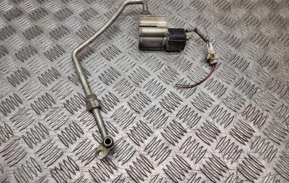 Toyota Avensis T250 Air conditioning (A/C) expansion valve 4433100890 12D02