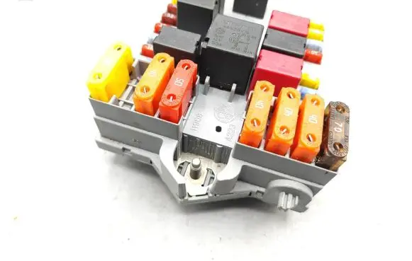 Alfa Romeo 159 Fuse module 50504455 0458 57657