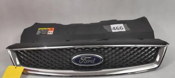 Ford Focus Front bumper upper radiator grill
