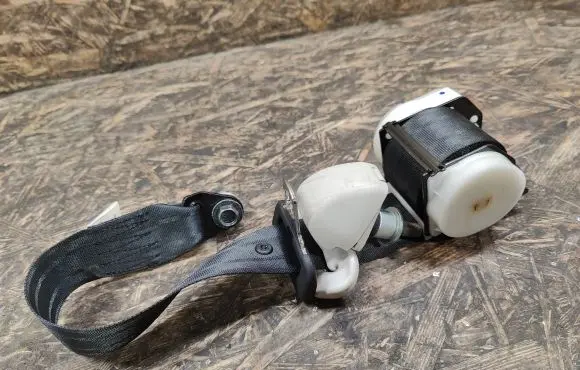 Mazda CX-9 Rear seatbelt T86230T