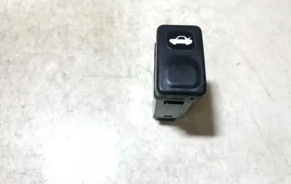 KIA Sportage Tailgate opening switch 