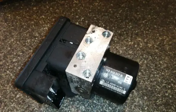 Volkswagen Golf Plus ABS Pump 1K0614517H 1K0907379K