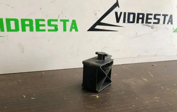 Volvo V60 Radiator mount bracket V10DRE5TA