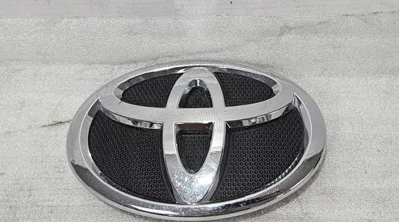 Toyota Corolla E140 E150 Manufacturer badge logo/emblem 75312-12290