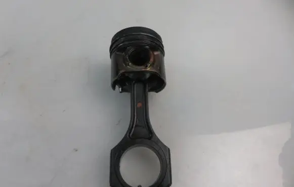 Mercedes-Benz Vito Viano W639 Piston with connecting rod 65100