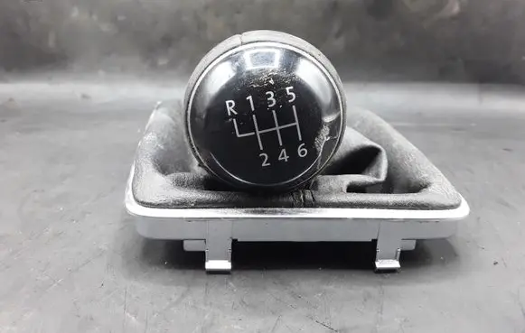 Volkswagen PASSAT B7 Gear lever shifter trim leather/knob 3AA711113F