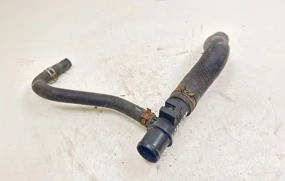 Coolant pipe/hose