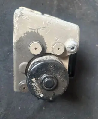 Volvo V70 ABS Pump 8671224 10092504033 02W021