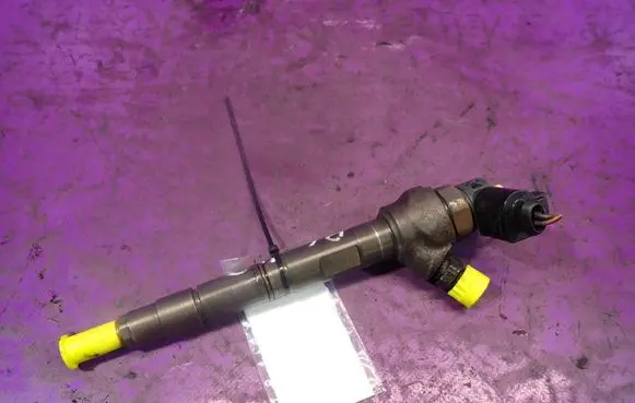 Volkswagen Golf VII Fuel injector