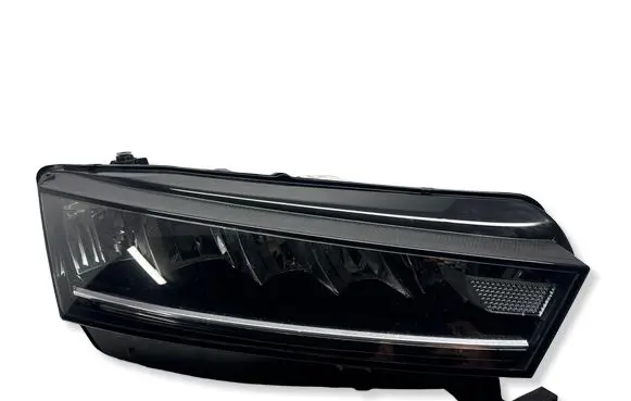 Skoda Octavia Mk4 Headlight/headlamp 5E4941016 030111823200 LE18A6418