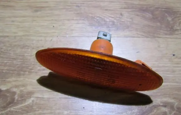 Ford Mondeo MK II Front fender indicator light 95GG13K309AA