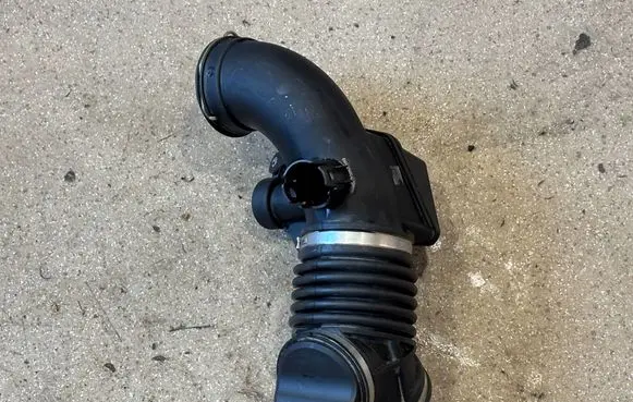 BMW 3 G20 G21 Air intake hose/pipe 8594531
