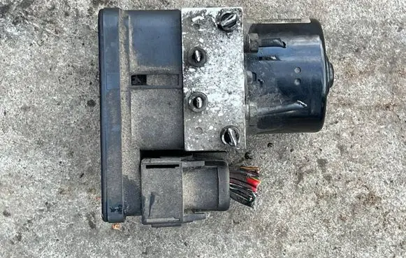 Ford Focus ABS Pump 3M512C405HC 10039929094