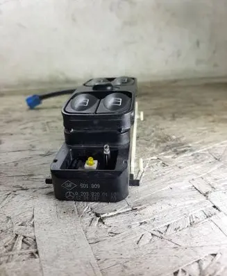 Mercedes-Benz C W203 Electric window control switch A2038200110
