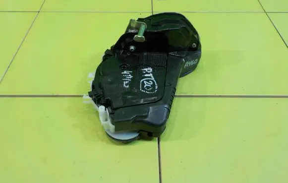 Toyota Aygo X Front door lock 