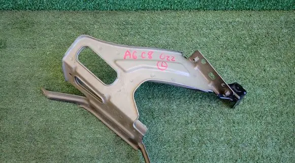 Audi A6 S6 C8 4K Fender mounting bracket 4K0821131