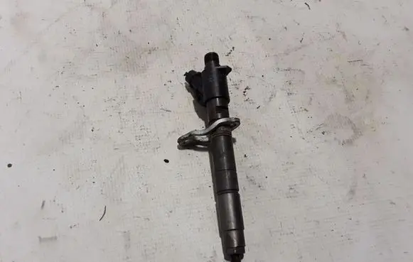 Volvo XC60 Fuel injector 31272767