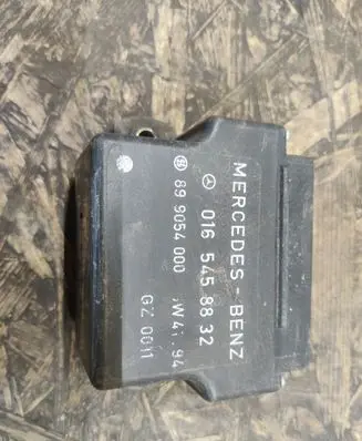 Mercedes-Benz E W210 Glow plug pre-heat relay 0165458832