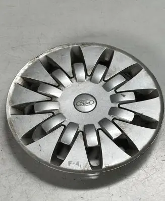 Ford Fiesta R14 wheel hub/cap/trim C1BC1130AA D38MD M06N02610