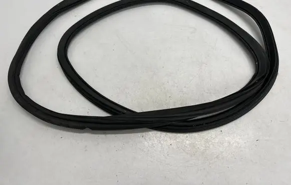 BMW 3 G20 G21 Trunk rubber seal (body) 7453389