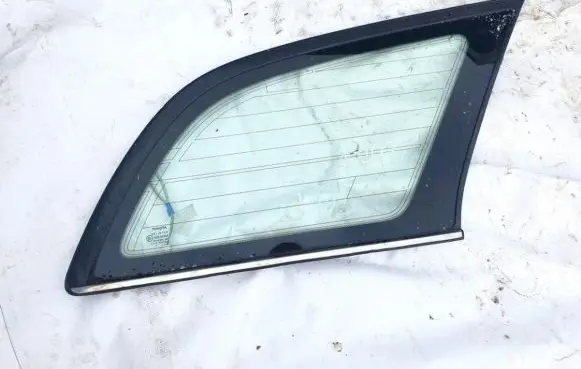 Toyota Avensis T250 Rear side window