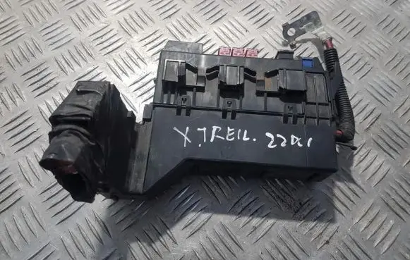 Nissan X-Trail T30 Fuse box set 24381au000 7154-5078
