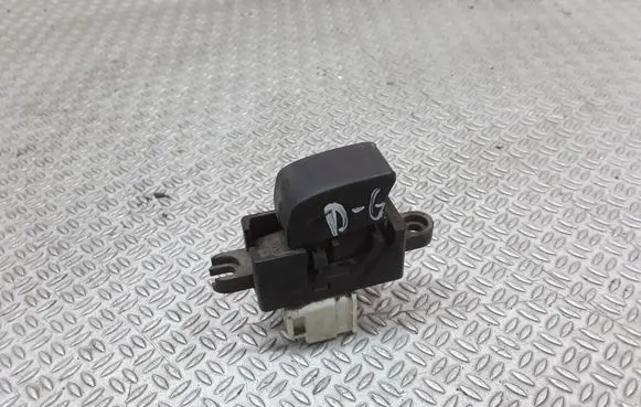 Nissan X-Trail T30 Electric window control switch