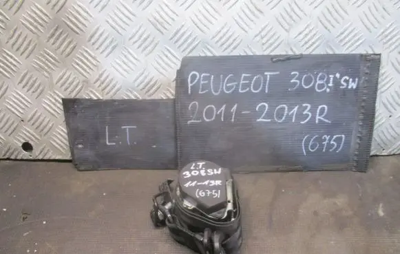 Peugeot 308 Seat belt trim 